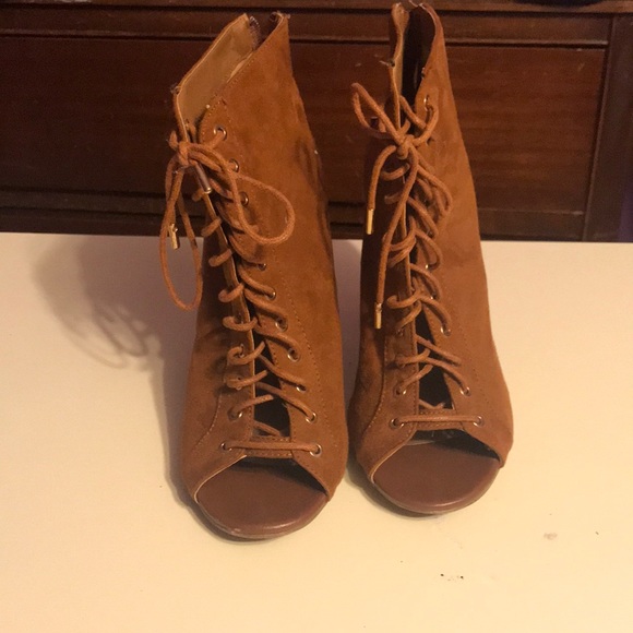 Open toed bootie - Picture 2 of 5